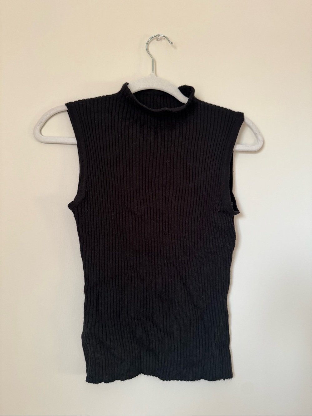 Sleeveless Ribbed Knit Top - Picture 3 of 4